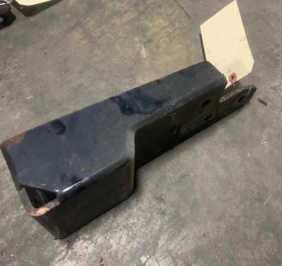 Used Used Genuine OEM Cummins RS Engine Mount C100D6R | P/N: A031B831