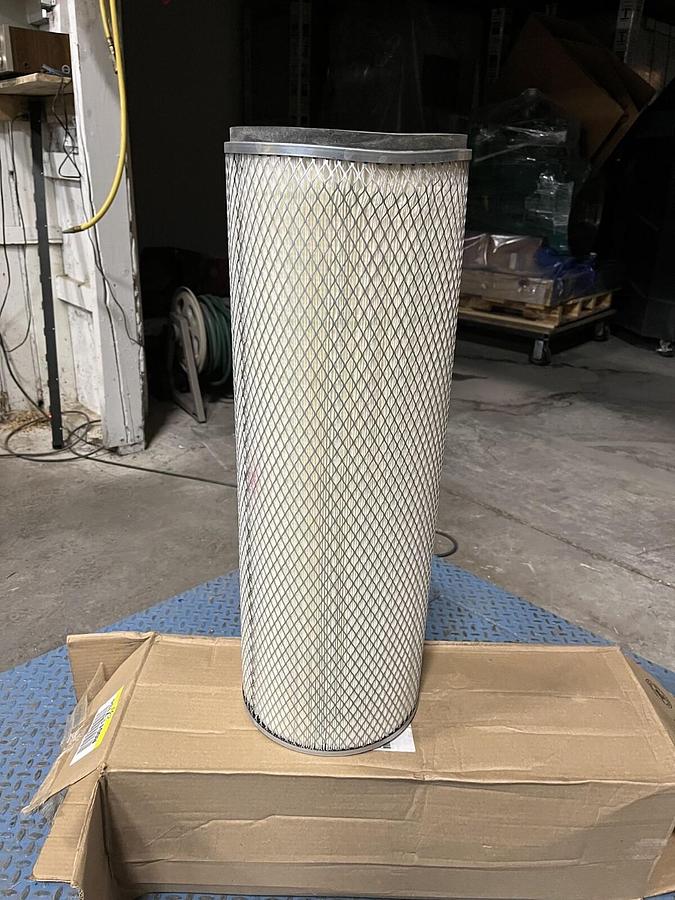 New Fleetguard Air Filter - P/N: AF4677
