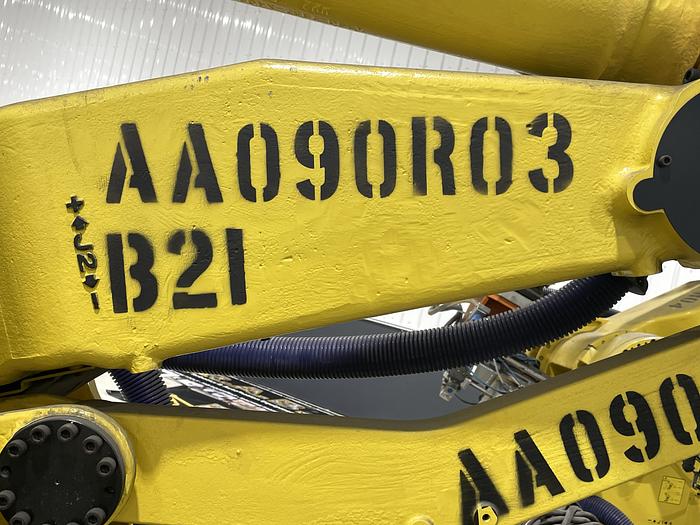 Used FANUC M900iA/350 6 AXIS ROBOT WITH 30iA CONTROLLER AND WEBBER SERVO SHEET METAL SCREW GUN