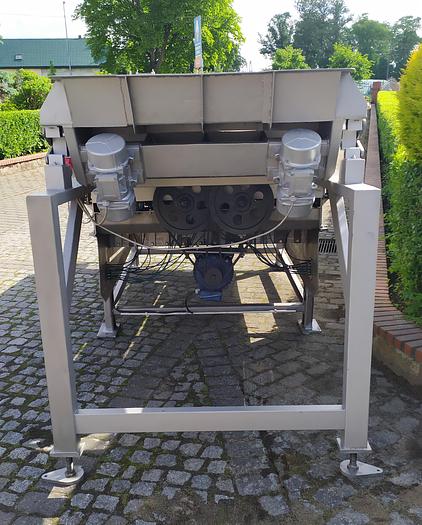 Used Obieraczka do liści kukurydzy, 4 - sekcyjna, z podajnikiem wibracyjnym orientującym surowiec, nierdzewna