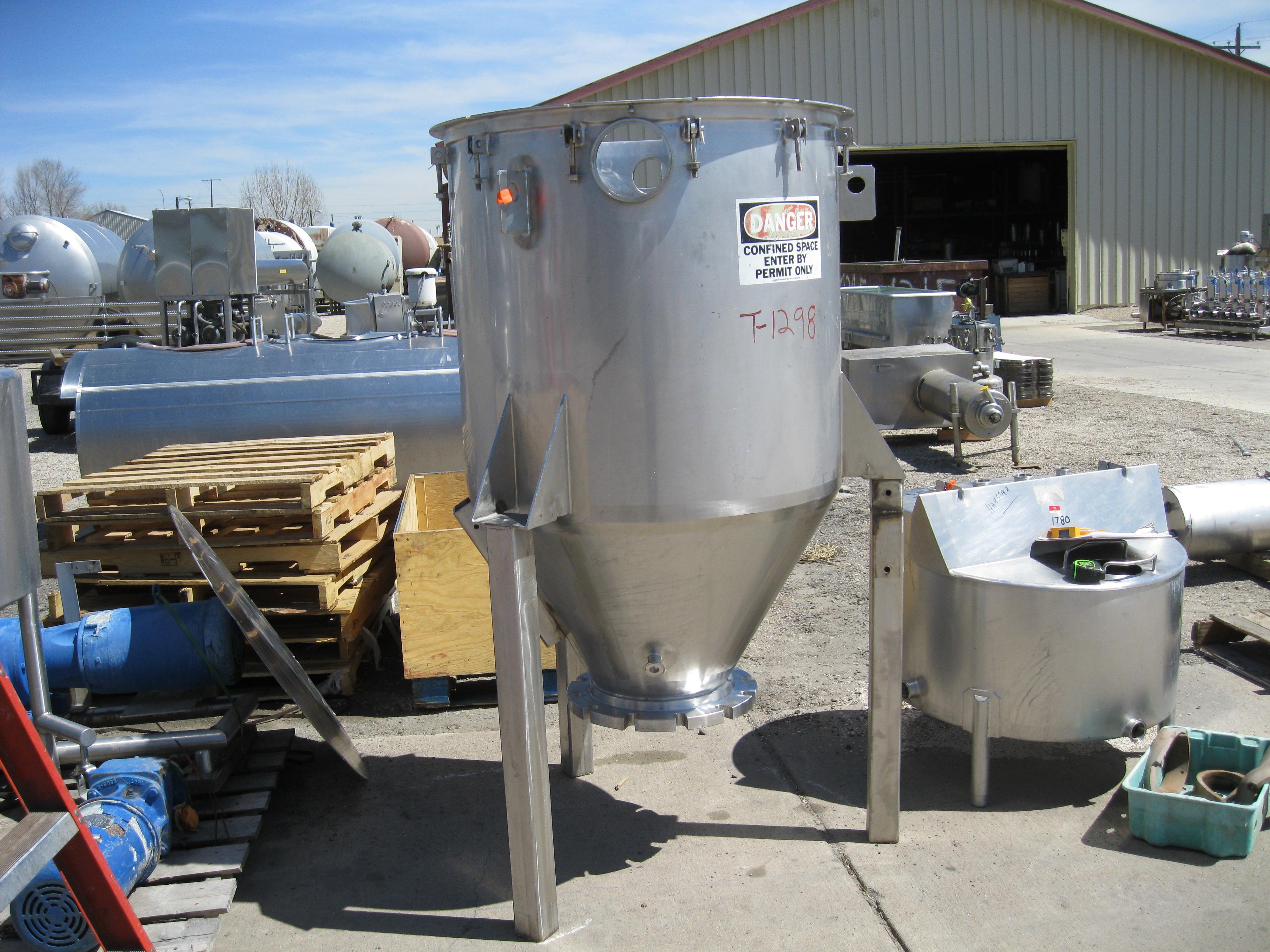 Used 250 GALLON SINGLE SHELL TANK