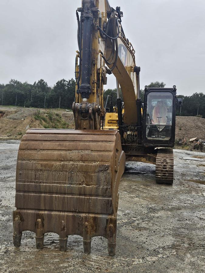 Used CATERPILLAR 323F