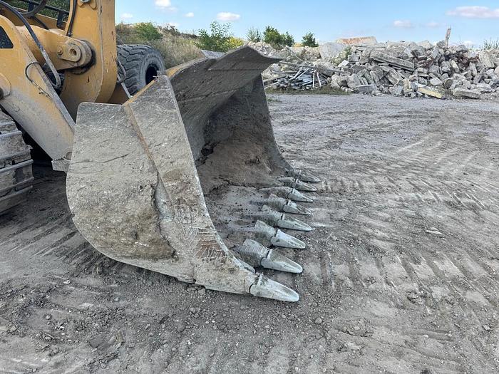 Used CATERPILLAR 963D