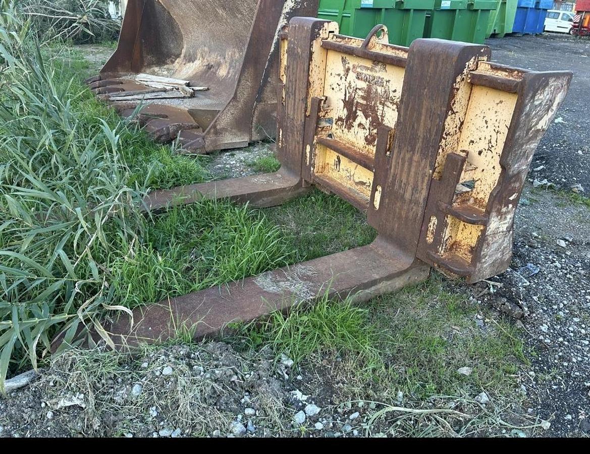 Used KOMATU WA600.6 BLOCK HANDLER