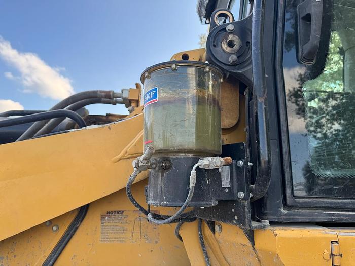 Used CATERPILLAR 963D