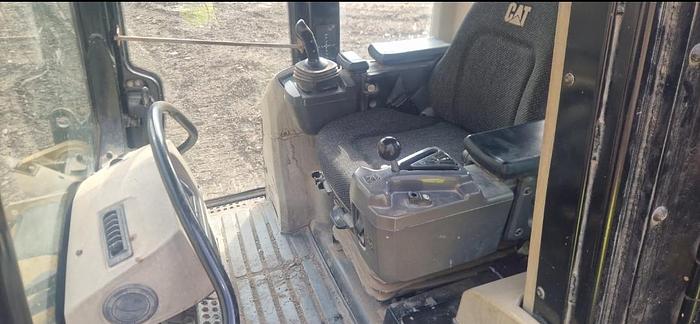 Used CATERPILLAR 953D