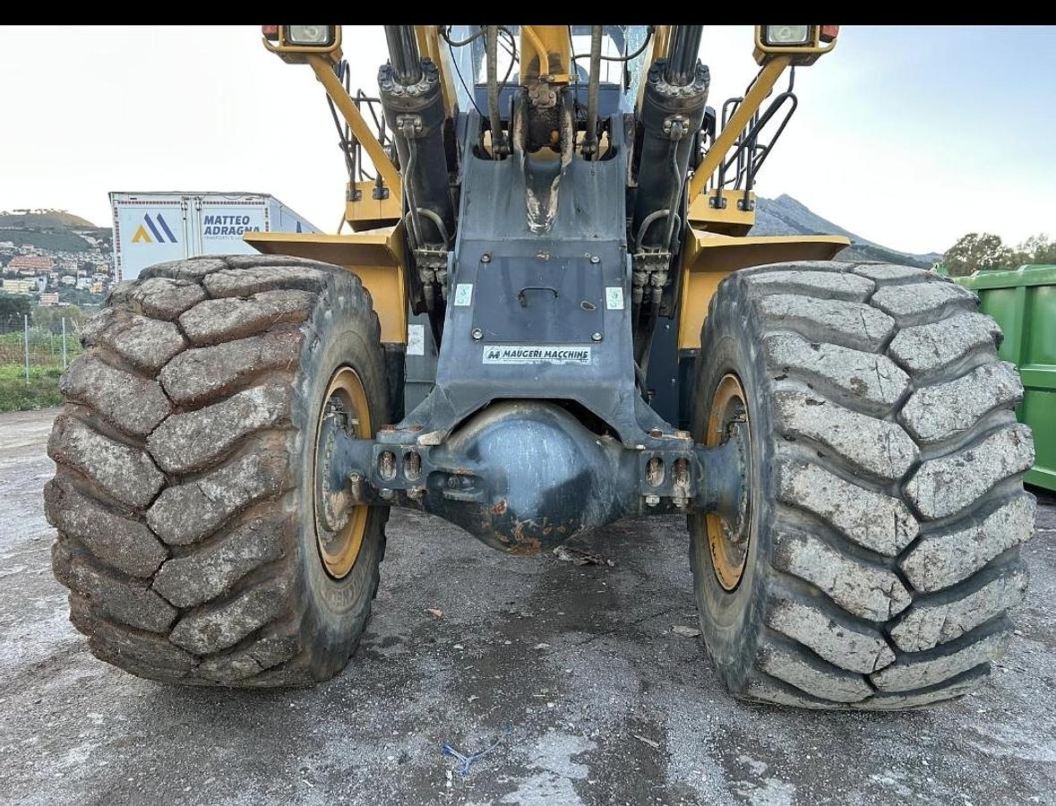 Used KOMATU WA600.6 BLOCK HANDLER