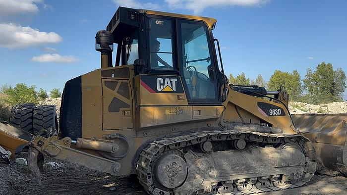 Used CATERPILLAR 963D