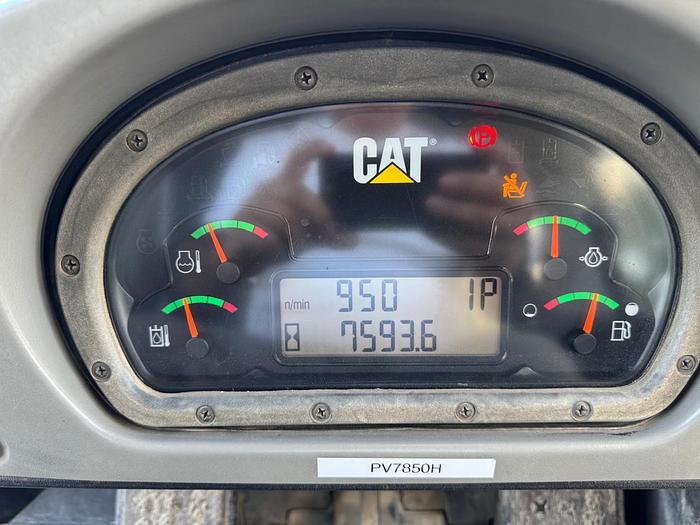 Used CATERPILLAR 963D