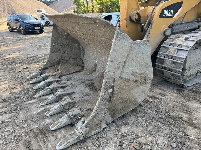 Used CATERPILLAR 963D