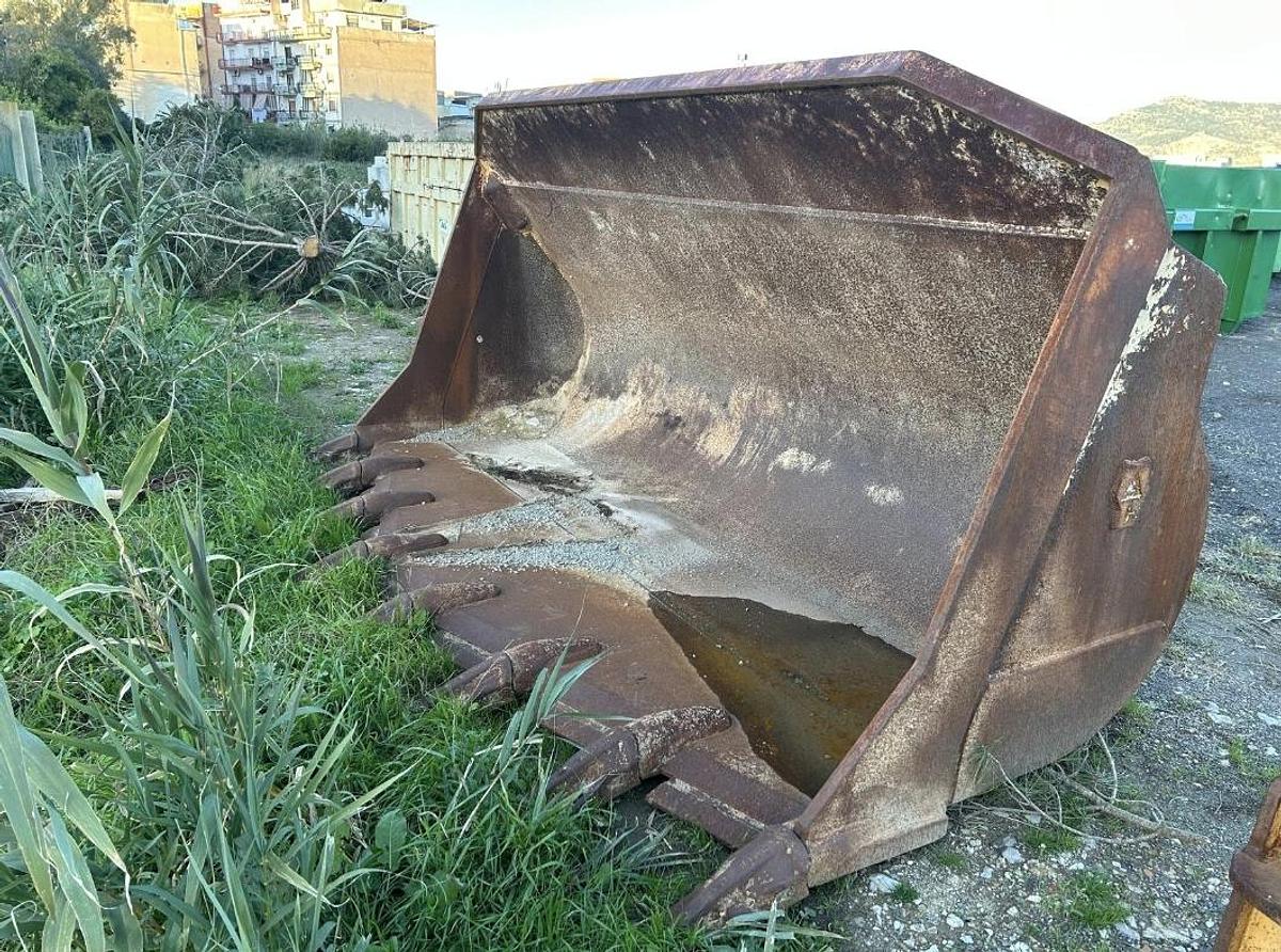 Used KOMATU WA600.6 BLOCK HANDLER