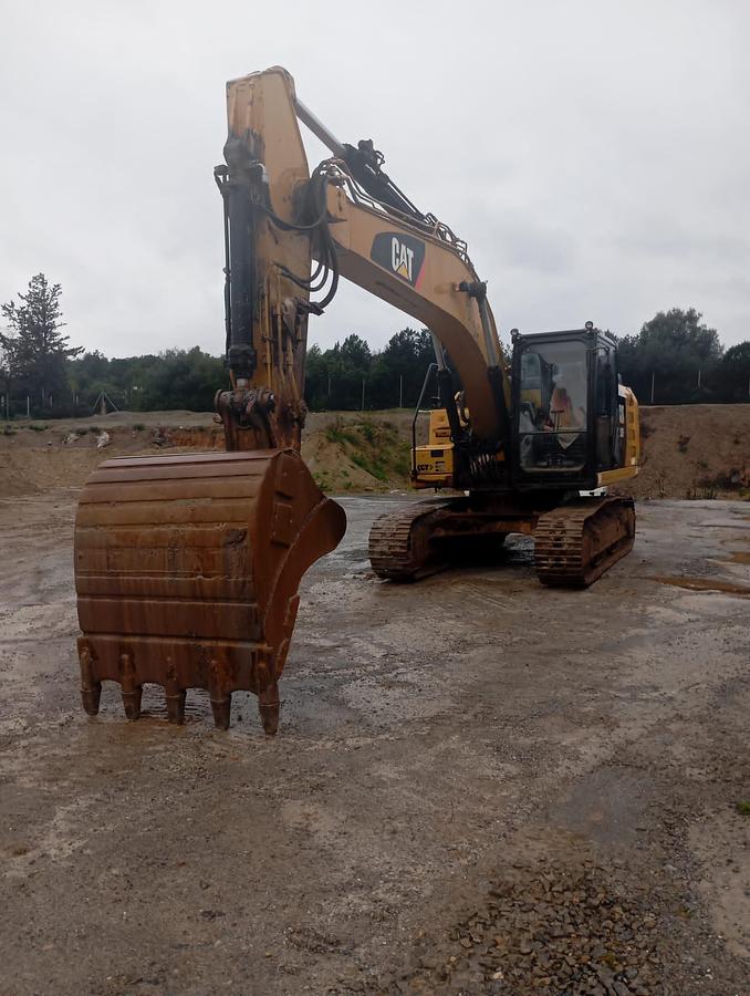 Used CATERPILLAR 323F