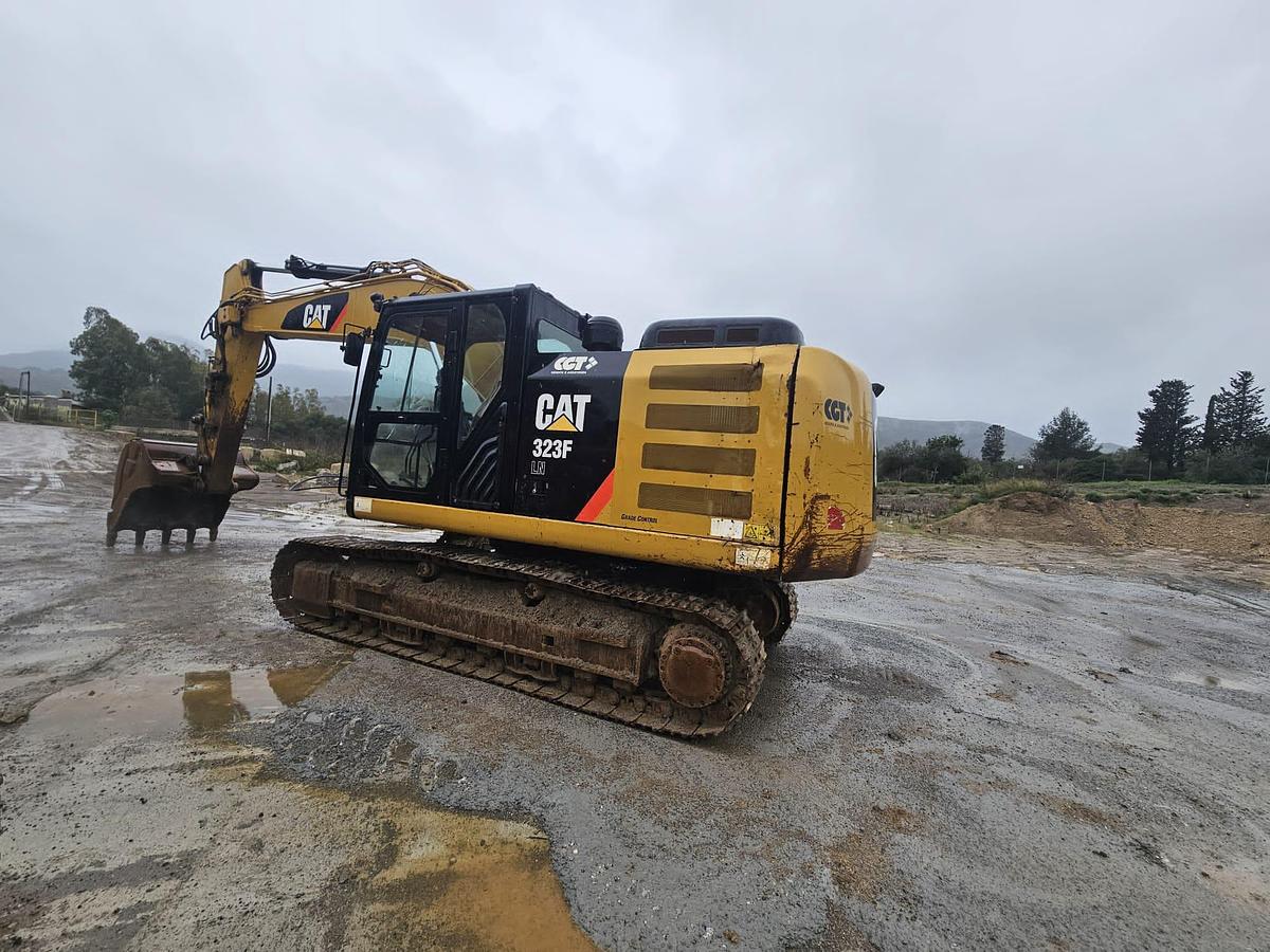 Used CATERPILLAR 323F