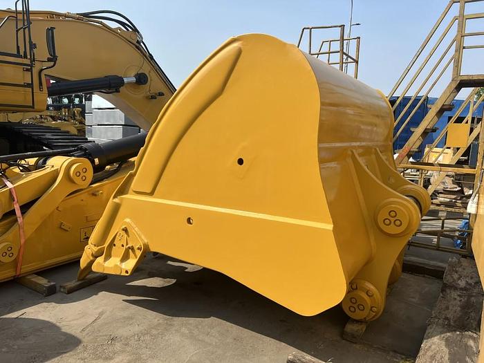 Used CATERPILLAR 390FL