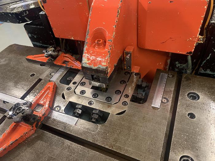 Used AMADA CSW220 station hydraulic 4mm Corner notching machine