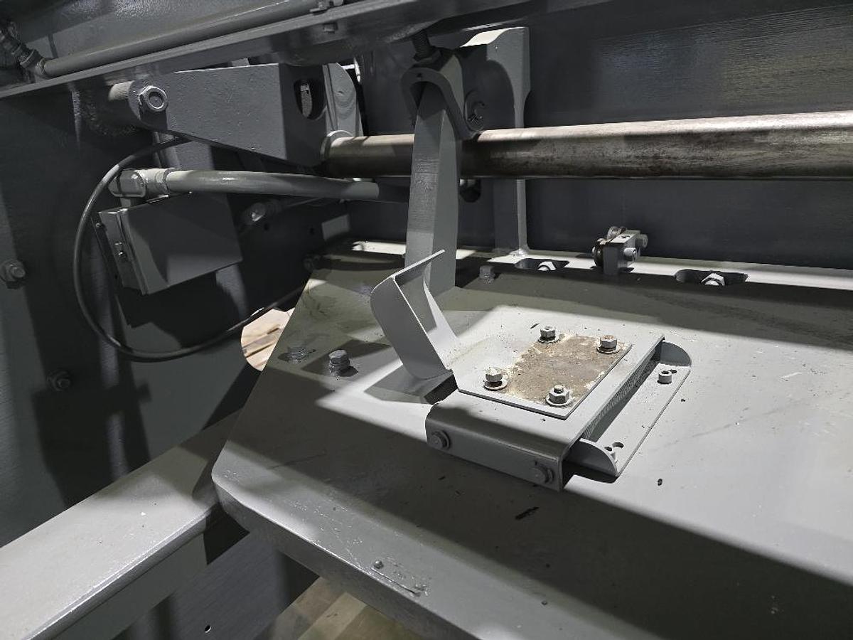 Used 12' X 1/4" CINCINNATI 1812 MECHANICAL SHEAR