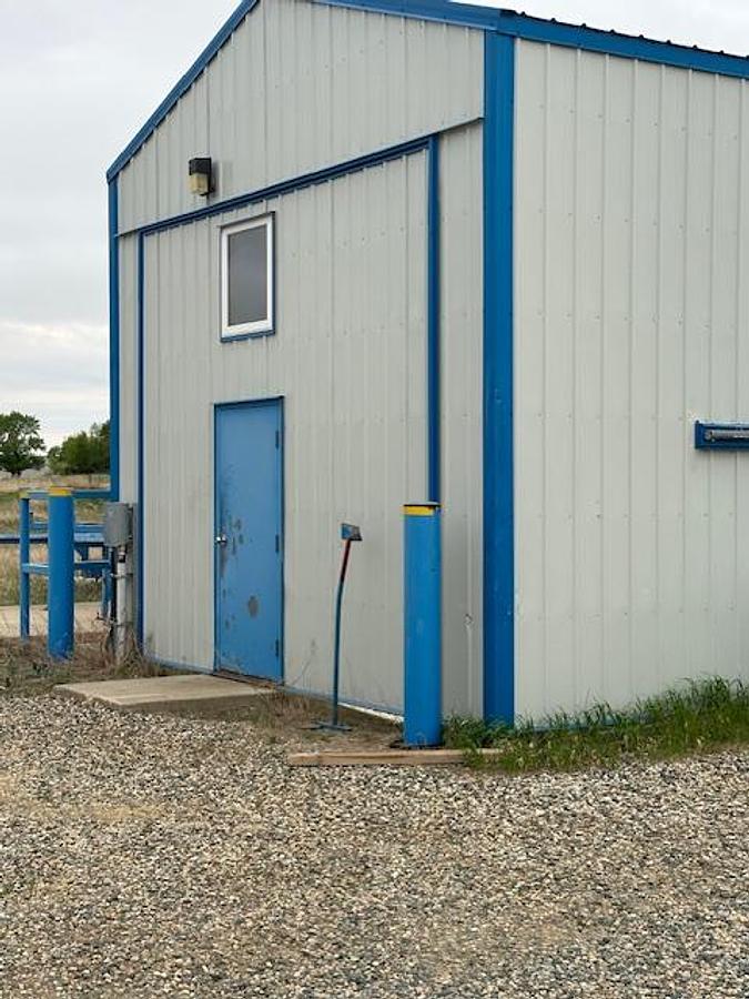 Used 30 " Hem-Saw / Hem-Saw building