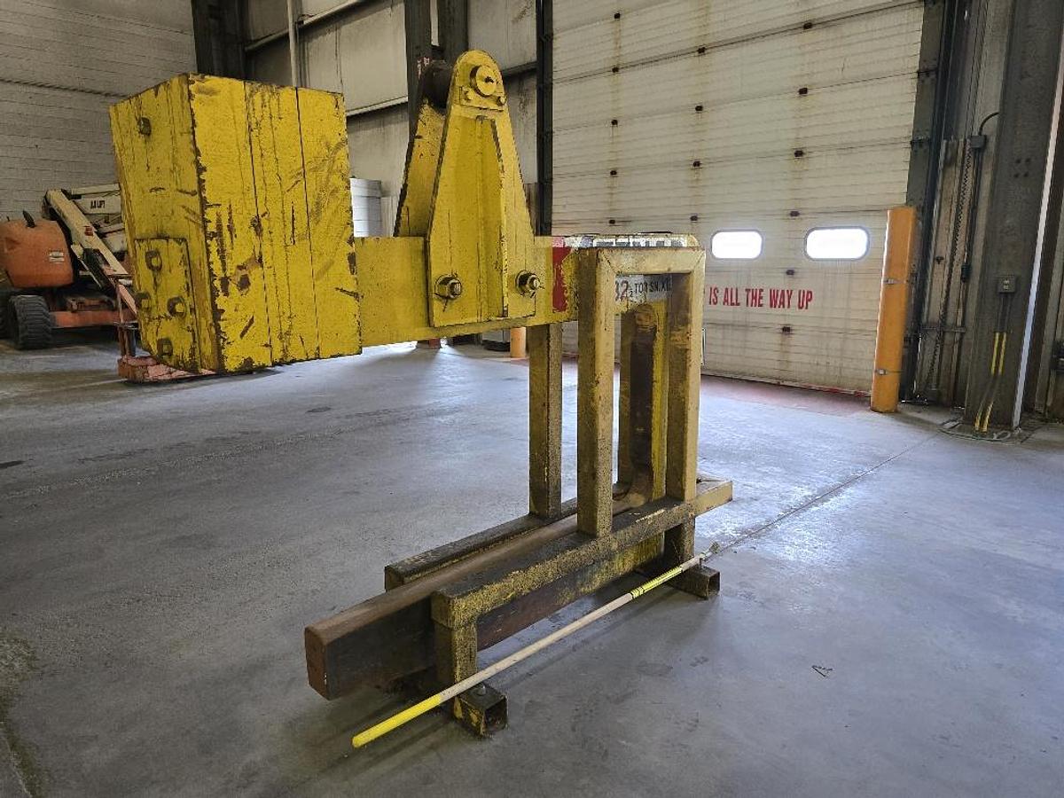 Used 32.5 Ton Capacity C-Hook