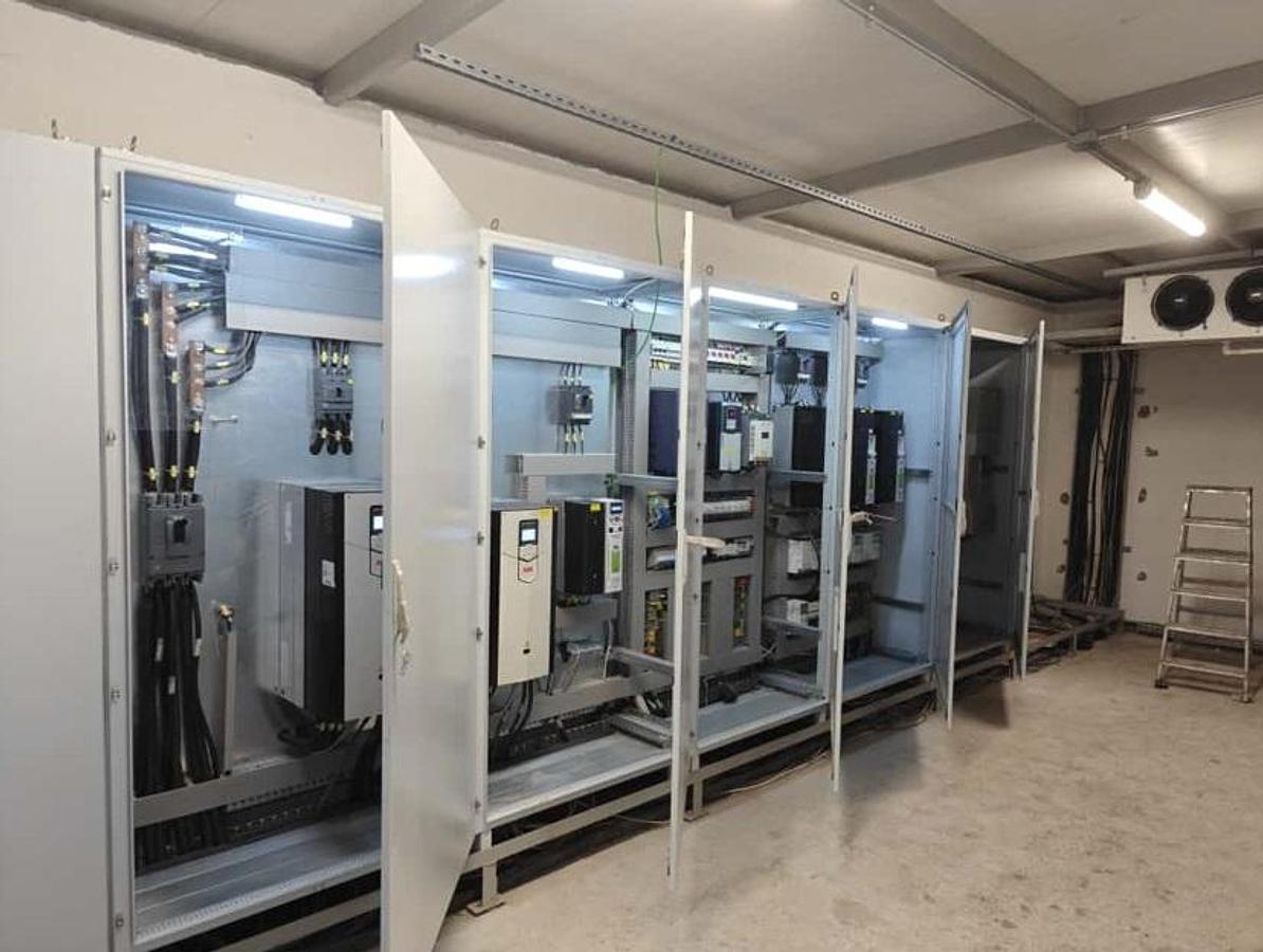 Used 2500mm x 25mm x 80,000 Lb Cut to Length Line