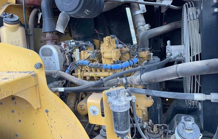 Used 2014 Caterpillar 910K