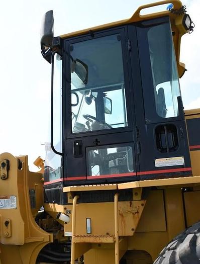 Used 2004 Caterpillar 928G
