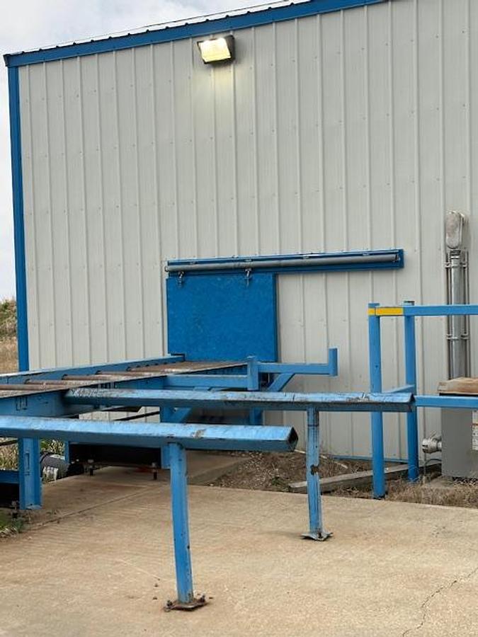 Used 30 " Hem-Saw / Hem-Saw building