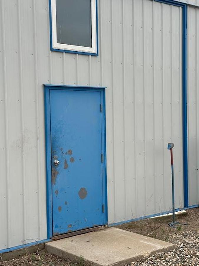 Used 30 " Hem-Saw / Hem-Saw building