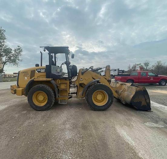 Used 2014 Caterpillar 910K