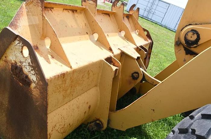 Used 2004 Caterpillar 928G