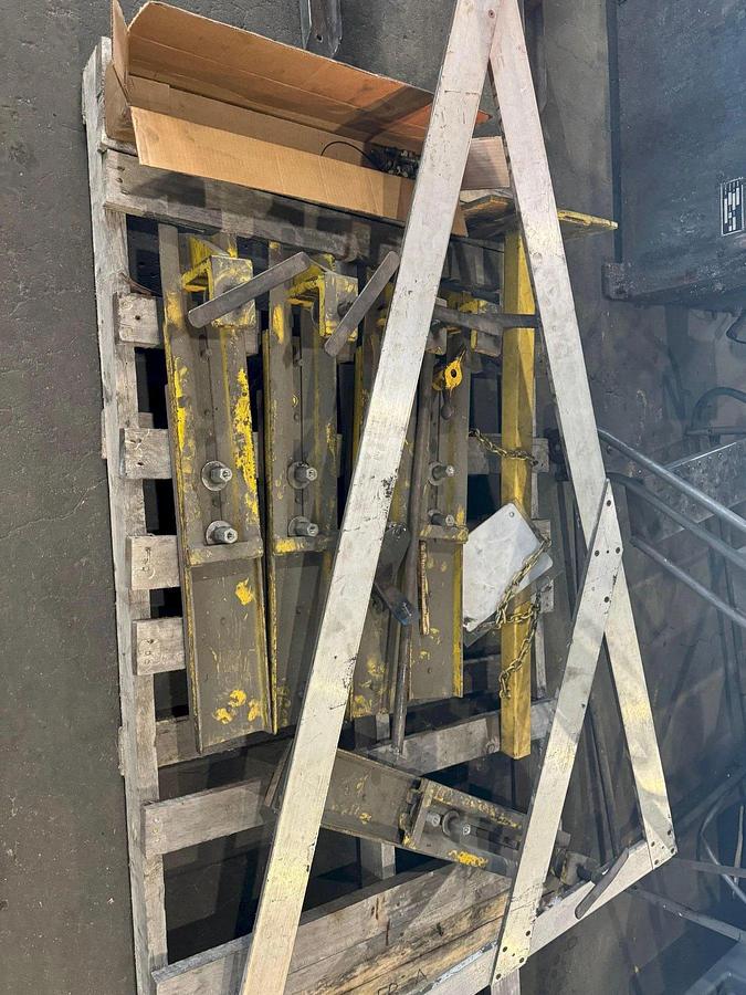 Used 120" CINCINNATI SHEET STACKER CONVEYOR