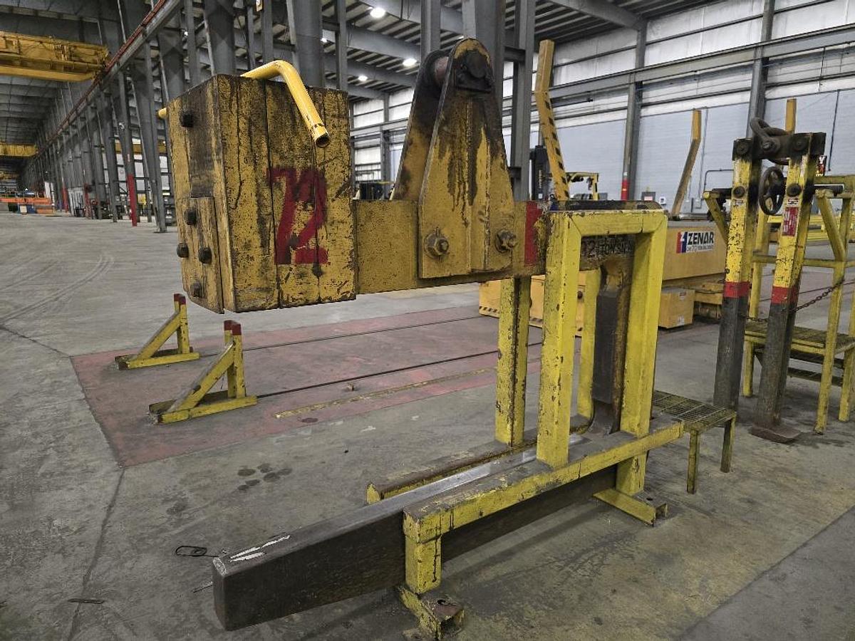 Used 32.5 Ton Capacity C-Hook