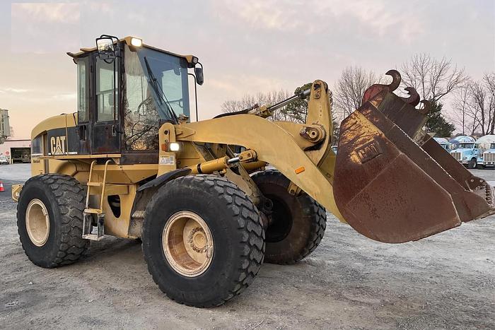 Used 2004 Caterpillar 928G