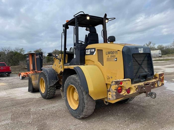 Used 2014 Caterpillar 910K