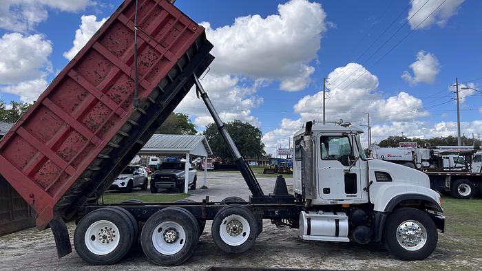 Used 2004 Mack CV713 Granite