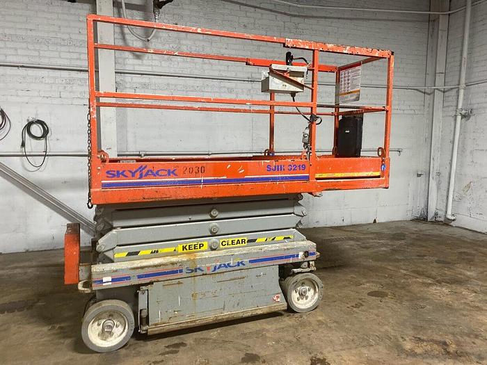 Used 2011 SKYJACK SJ3219