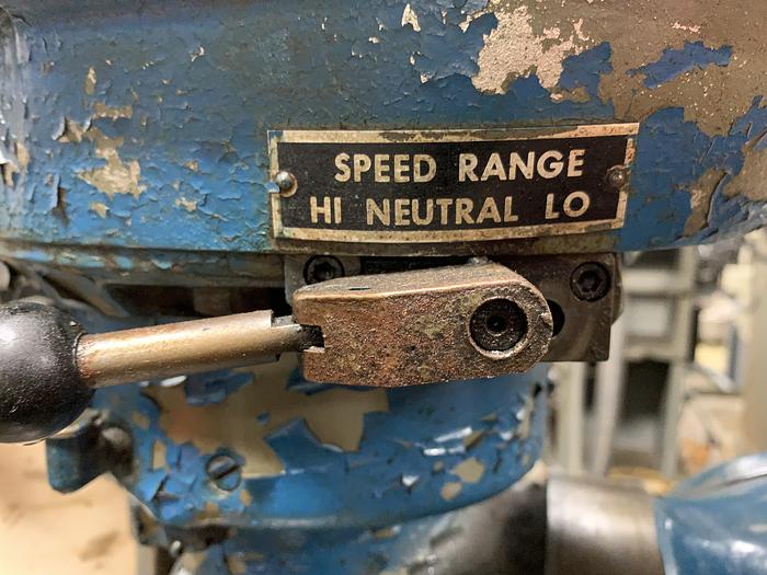 Used BRIDGEPORT SERIES I 2HP VERTICAL KNEE MILL VARIABLE SPEED SPINDLE