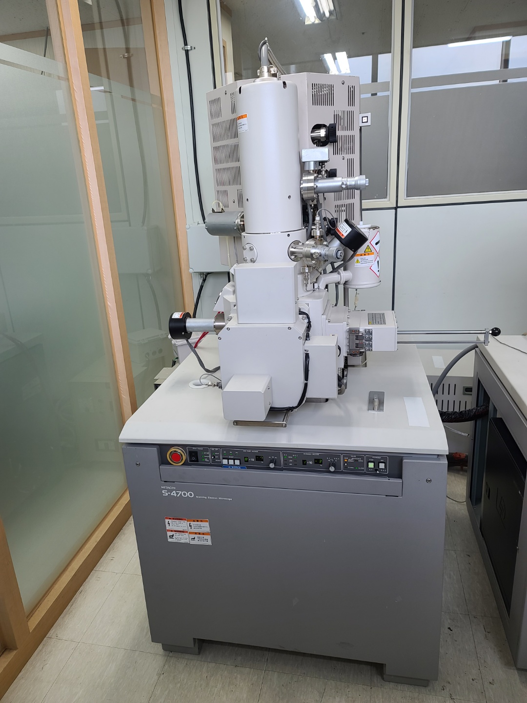 Used 2001 Hitachi S-4700 II SEM