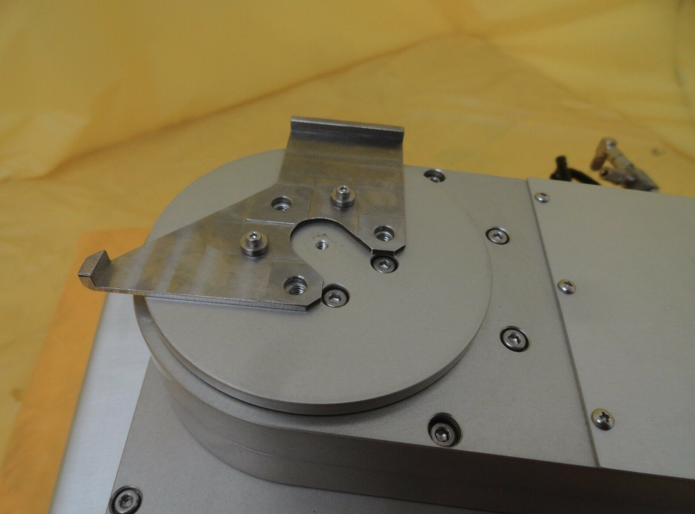 Used Kawasaki NS110C-B001 Chuck Box Robot 4K192-238-4 NSR-S307E DUV Cut Cables As-Is