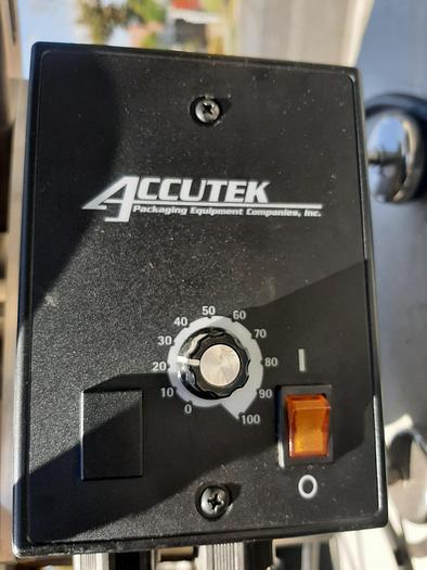 Used Labeler, Pressure Sensitive, Accutek, Mdl 24-SPS-104, Accumulation Tables #S744787