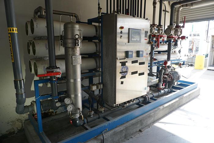 Used OSMONICS MODEL RO.100-FRP.PRR.MOD WATER PURIFICATION SYSTEM