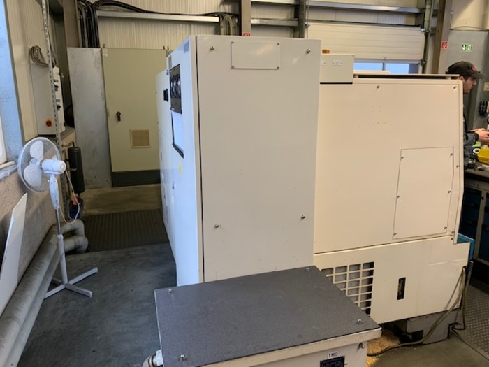 Gebraucht 1999 CNC lathe Okuma LB 300