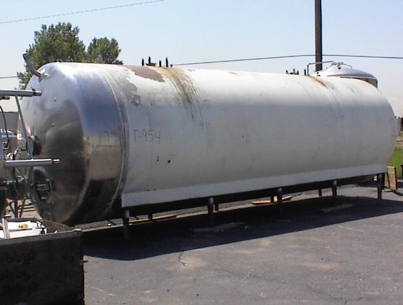 Usado 8000 GALLON STORAGE TANK.  HEIL