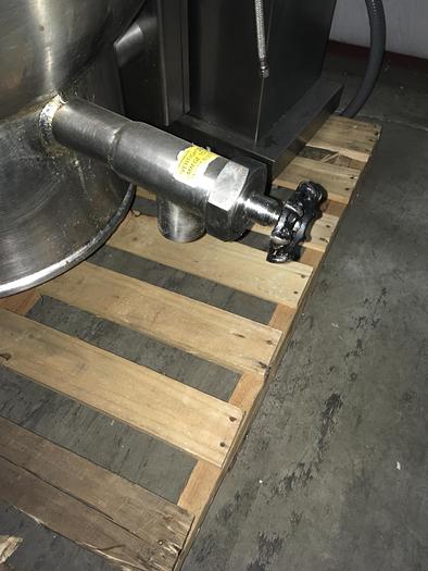 Used GROEN DEE/4T-40, 40 GAL ELECTRIC TILTING STEAM KETTLE w/ 2" TANGENT DRAW OFF VALVE, HINGED STAINLESS STEEL COVER, T&S STYLE DUAL TEMPERATURE WATER FILL FAUCET ASSEMBLY. (STOCK #755)