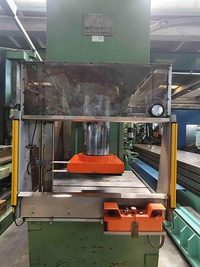 Usato PRESSA A COLLO DI CIGNO OLEODINAMICA GIGANT GN 300