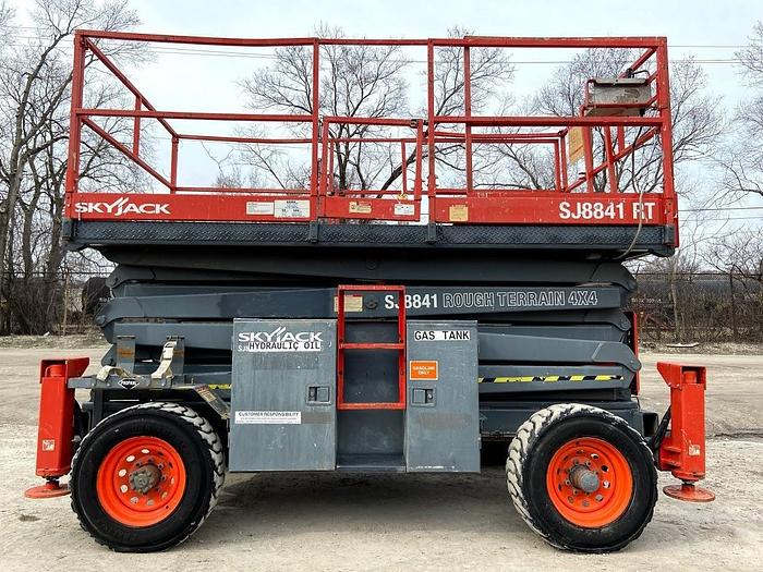 Used SKYJACK SJ8841RT for Sale in Joliet, Illinois
