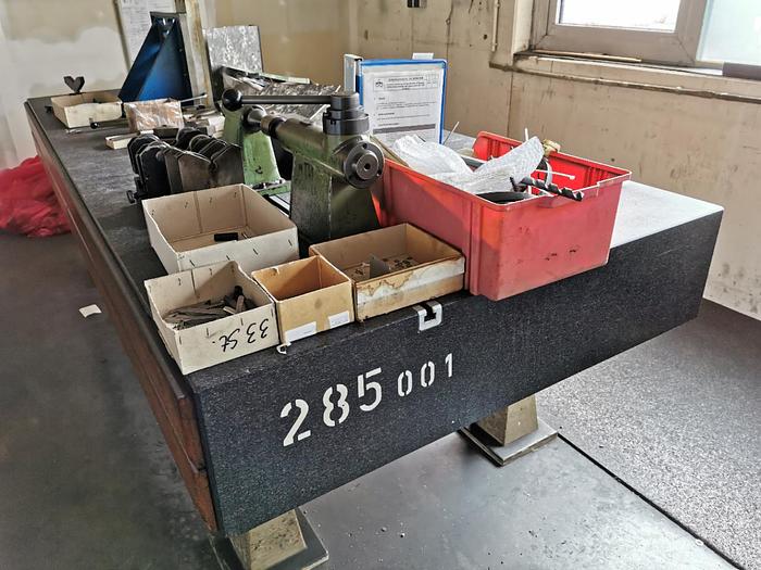 Gebraucht Granit Messtisch mit T-Nuten Maße 3000 X 1250mm