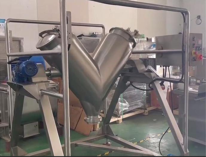 NEW 4 CU. FT. WORKING CAPACITY TWIN SHELL BLENDER WITH INTENSIFIER BAR - S/S