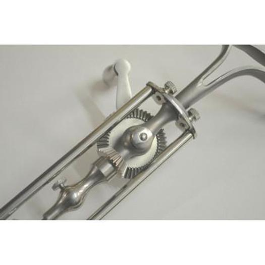 Usato PERFORATEUR A MAIN POUR OS AVEC UN MANDRIN (BONE HAND DRILL AND 1 MANDREL)