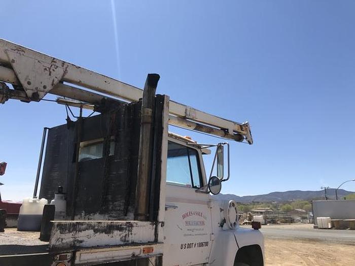 Used HB21242 Texoma 330 mounted on a 1985 Ford LT9000 Texoma 330