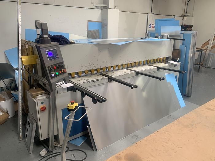 Used Machcut 2500mm x 4mm mechanical guillotine